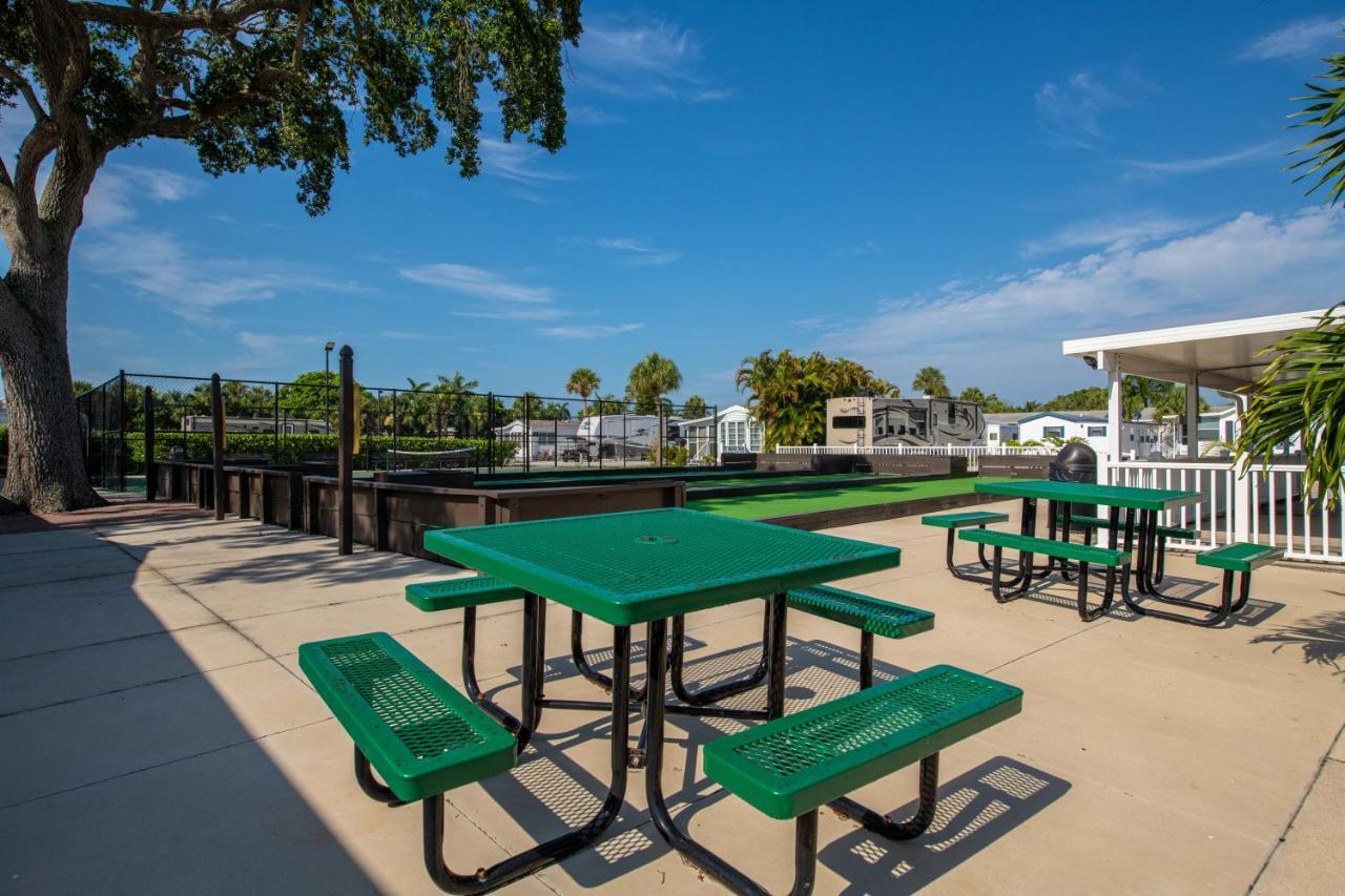 Groves Rv Resort Harlem Heights ภายนอก รูปภาพ