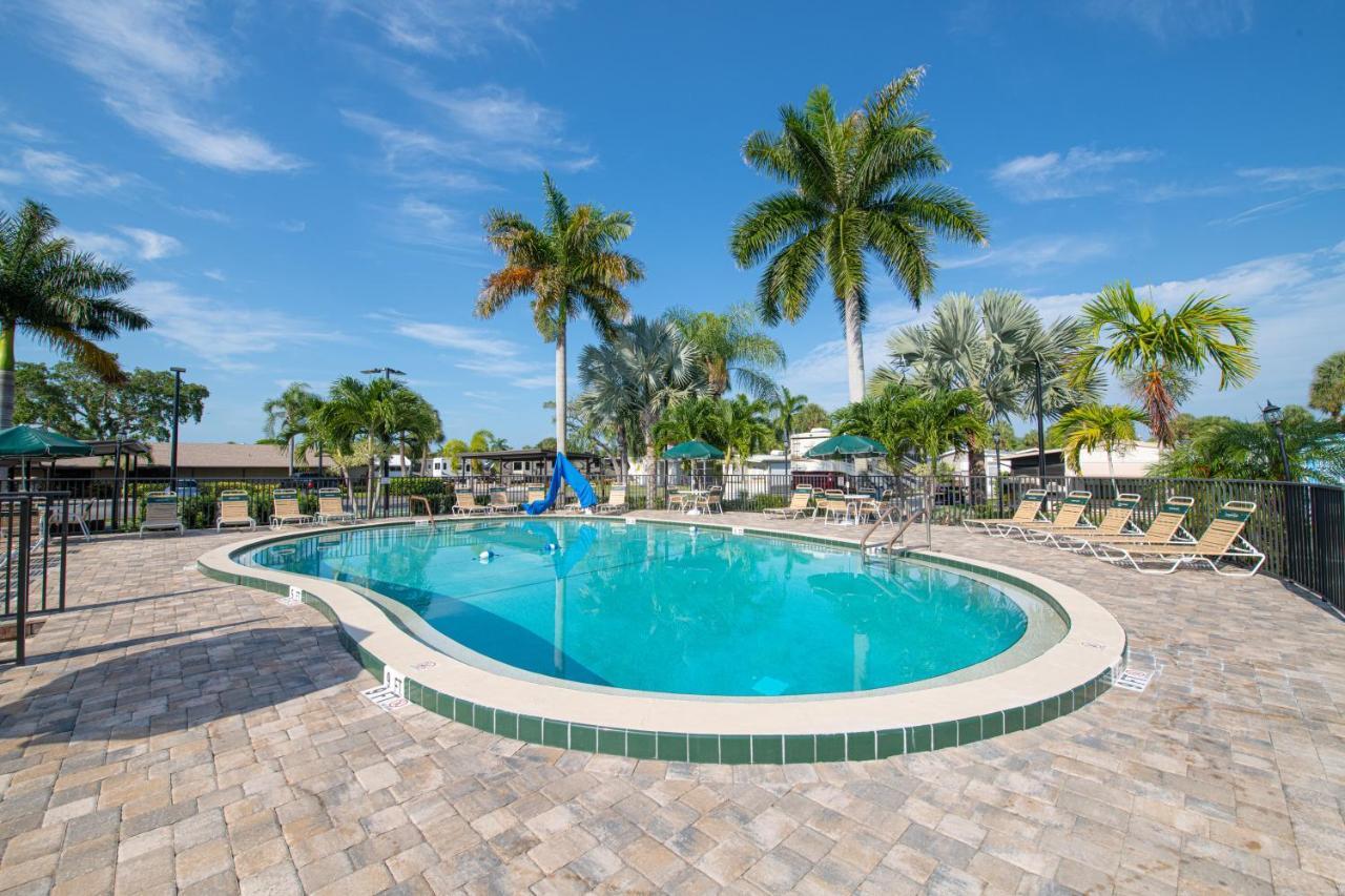 Groves Rv Resort Harlem Heights ภายนอก รูปภาพ